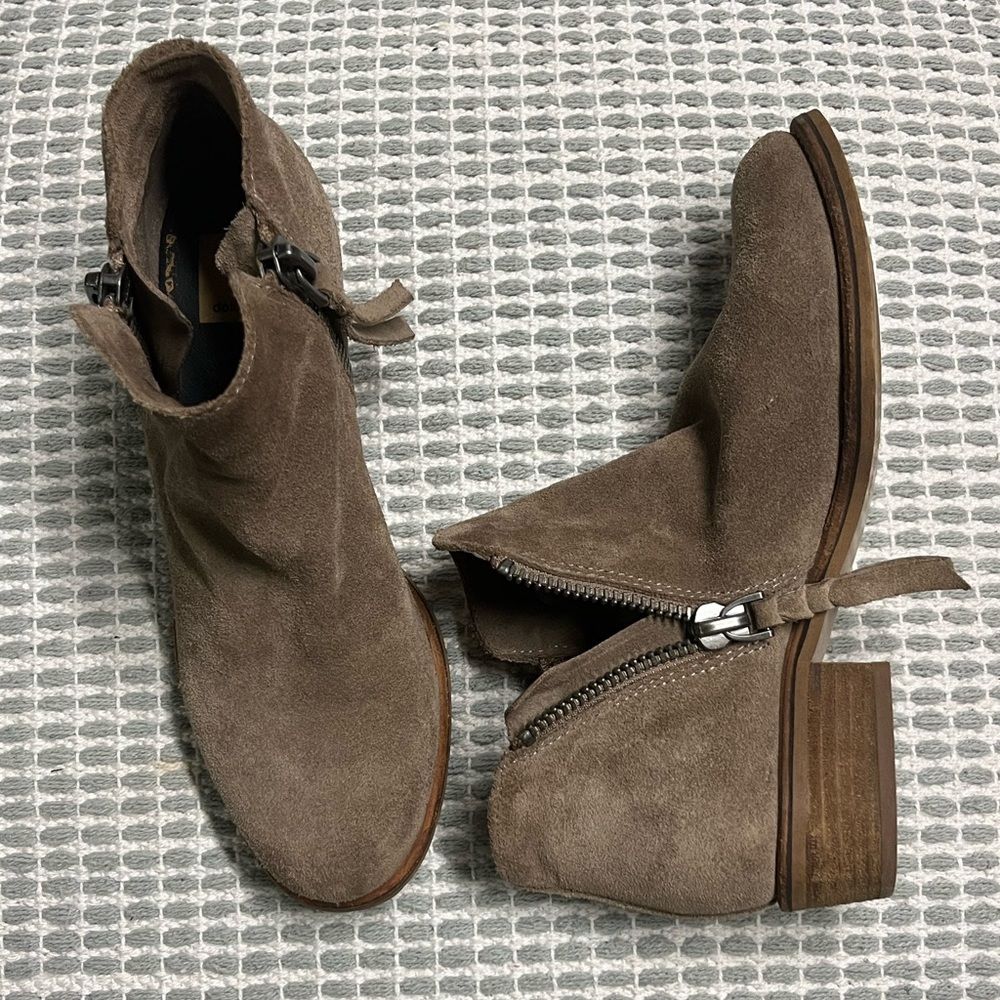 Dolce Vita zip up bootie suede 7.5 tan